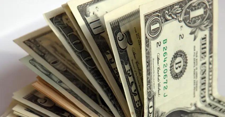 В апреле кыргызский сом укрепился на 4% к доллару