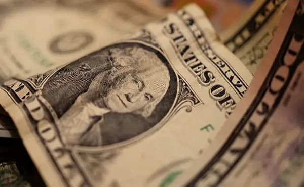 Доллар дорожает к мировым валютам в ожидании повышения ставок ФРС США