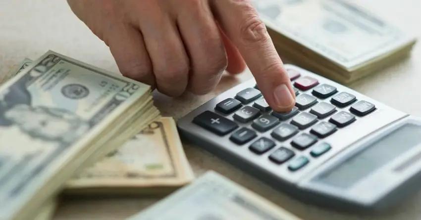 Банки Кыргызстана сократили объем выдачи кредитов в иностранной и национальной валюте