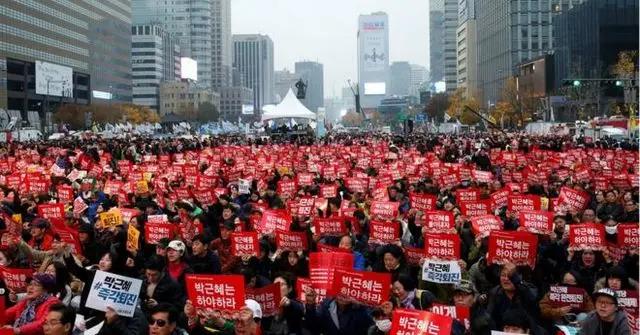 Горно-металлургический профсоюз Кыргызстана присоединился к глобальной акции с требованием отставки президента Южной Кореи