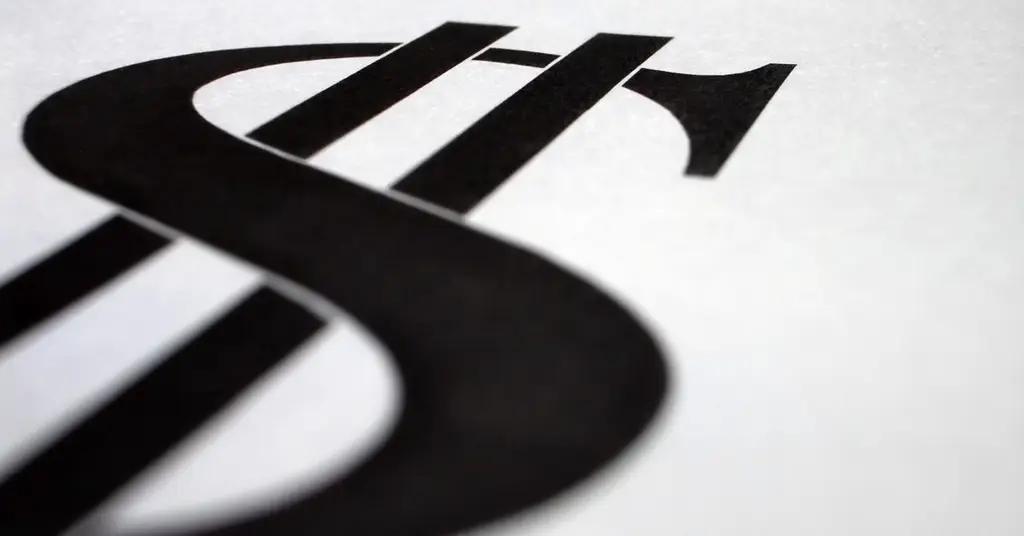 Доллар приблизился к 69 сомам