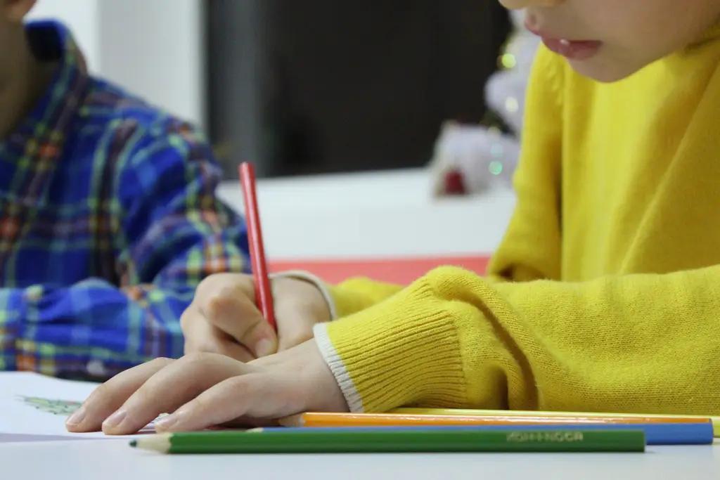 Школьников вернули на дистанционное обучение