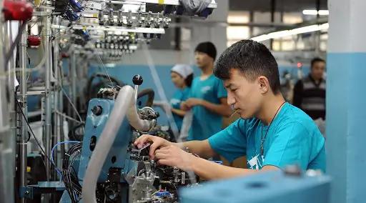 Продажи швейников КР упали на 50% — Легпром