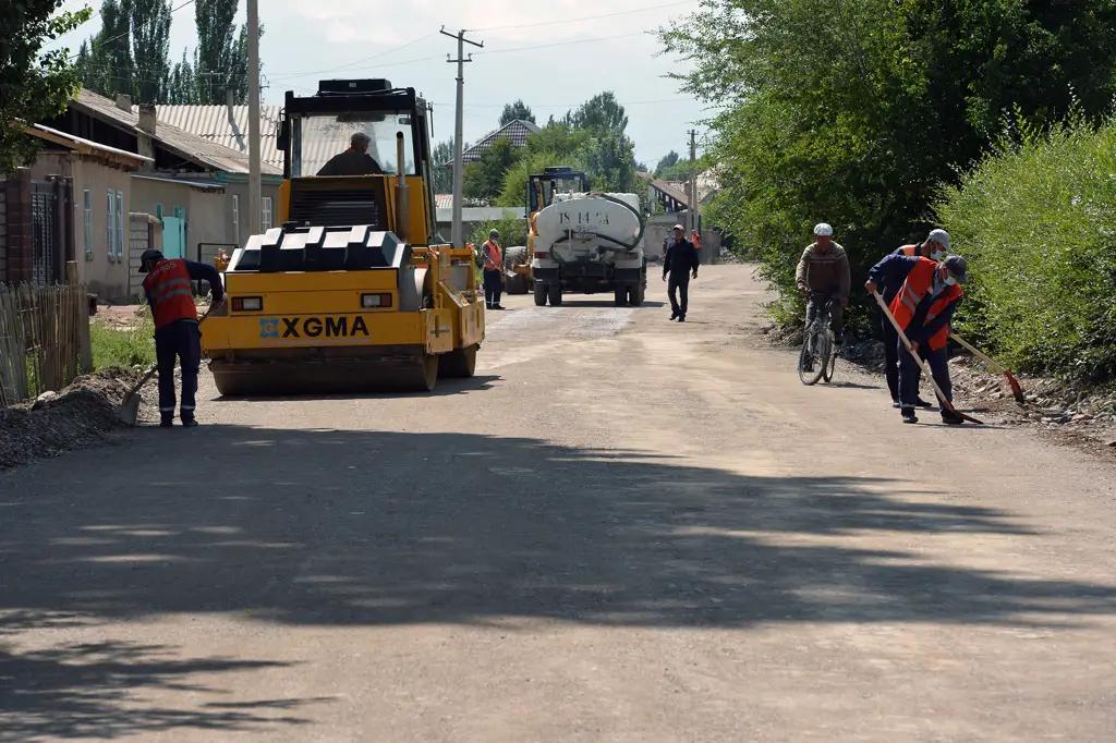 На ремонт дорог в селе Кочкор из бюджета выделили 12 млн сомов