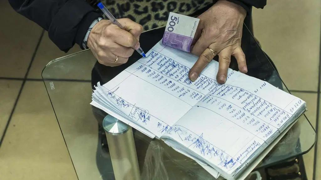 Кабмин установил запрет на незаконный сбор денежных средств в школах