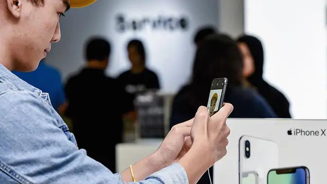 Apple сокращает производство на 10%