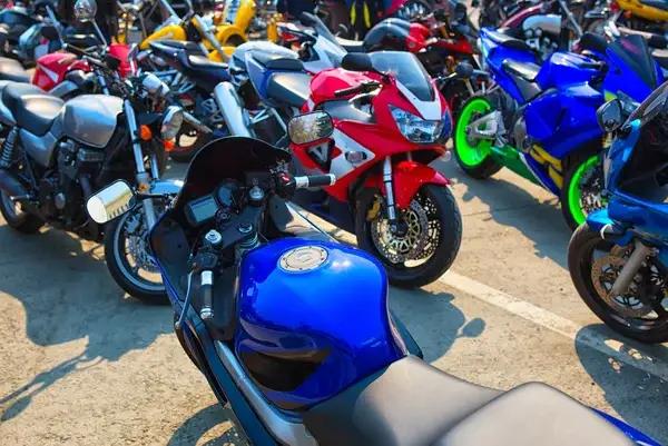 Розничная продажа мотоциклов и автомобилей увеличилась в 2 раза