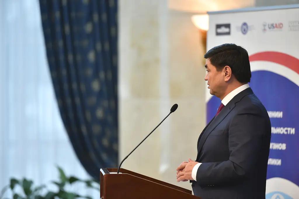 Абылгазиев: Поднятие уровня экономики – это приоритет в работе правительства КР