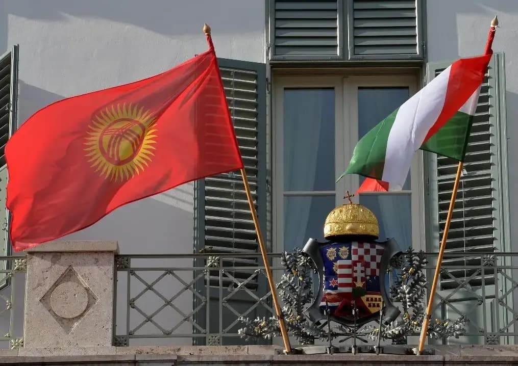 Венгрия признала паспорта о вакцинации кыргызстанцев