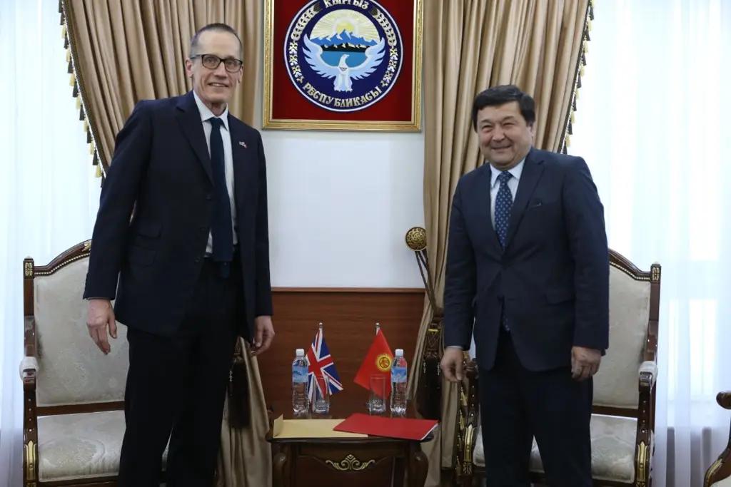 Замглавы МИД КР и посол Великобритании обсудили вопросы сотрудничества