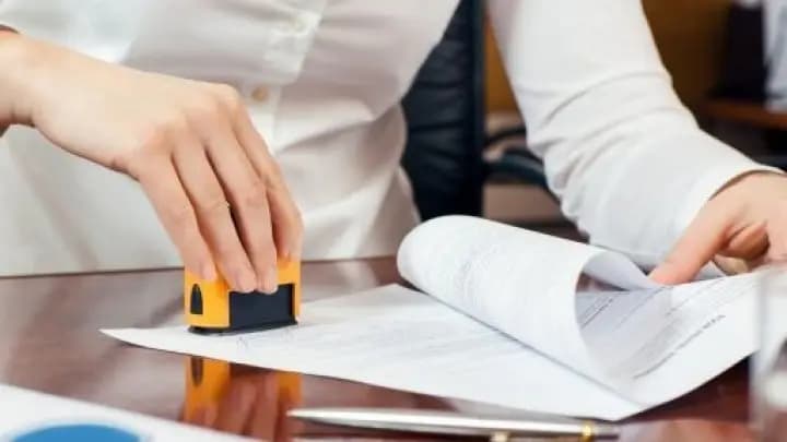 Учителям, проработавшим более 5 лет, придется заново устраиваться на работу