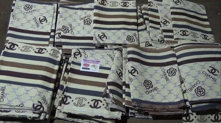 На российской границе изъяли одежду Chanel и Louis Vuitton из КР