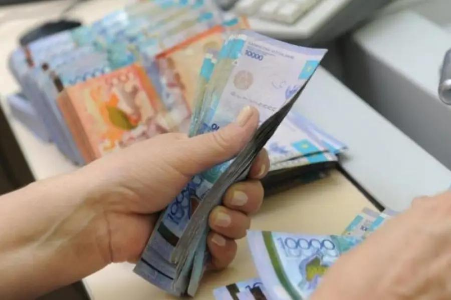 Сколько денег казахстанцы за пять месяцев перевели в Кыргызстан