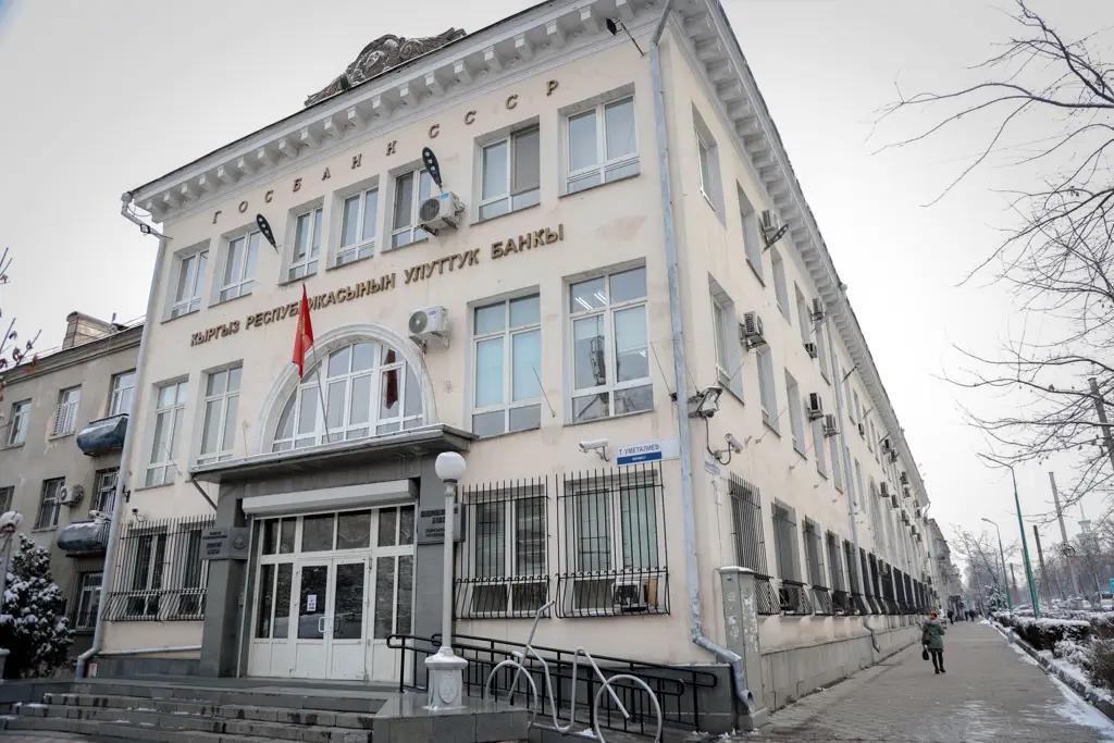 Рубль подорожал к сому сразу на 7.6%. Курс Нацбанка КР на 26 апреля