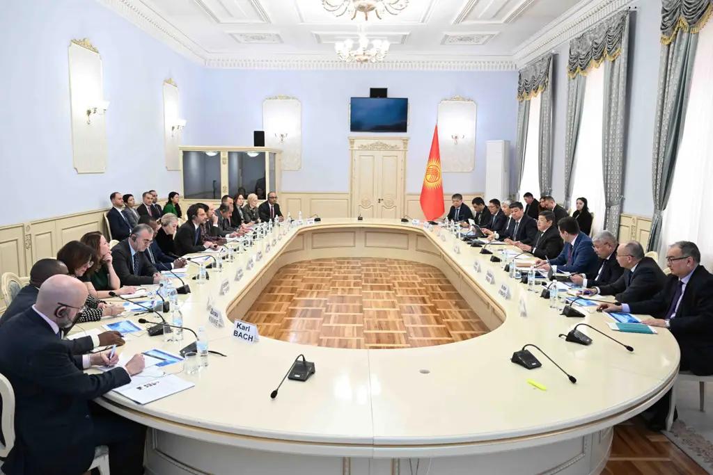 Глава кабмина обозначил три основных направления в экономике КР