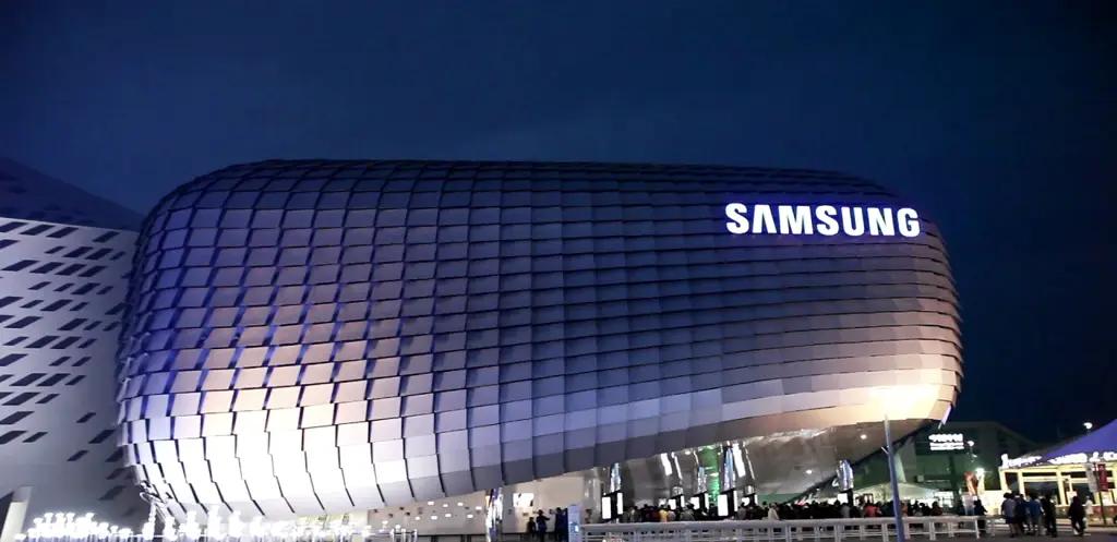 Samsung выпустил смартфоны без доступа к Интернету