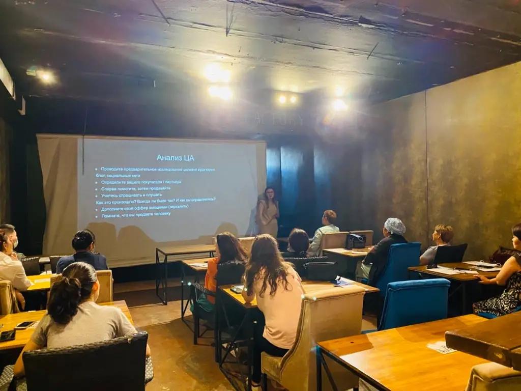 В Бишкеке прошел тренинг для ремесленников по продвижению продукции в соцсетях