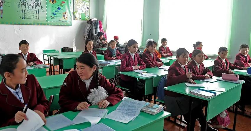 Из бюджета стали меньше выделять денег на зарплату учителям