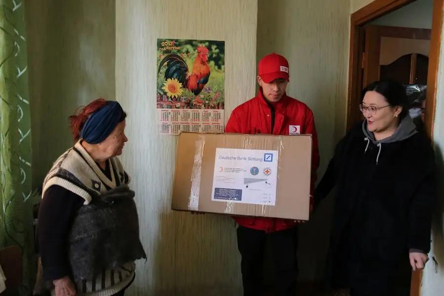 Одиноким старикам и людям с инвалидностью передали обогреватели