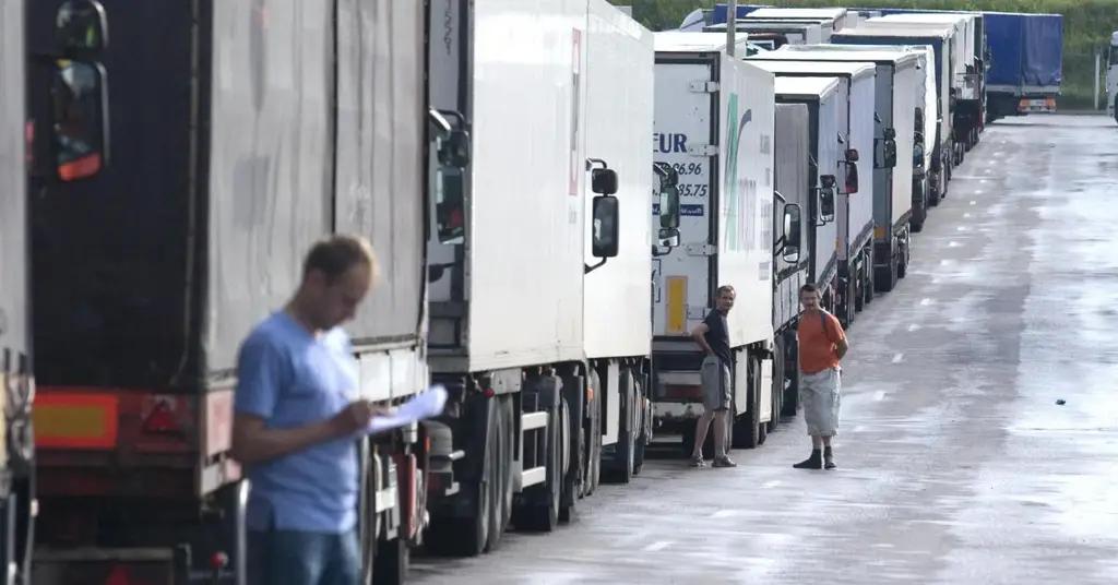 Проблемы на границе с Казахстаном замедлили темпы внешней торговли КР