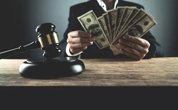 Судья ВС подозревается в коррупции и сокрытии личного имущества