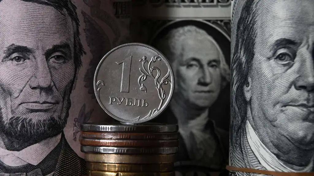 Ослабление рубля — это осознанная позиция Центробанка России — эксперт