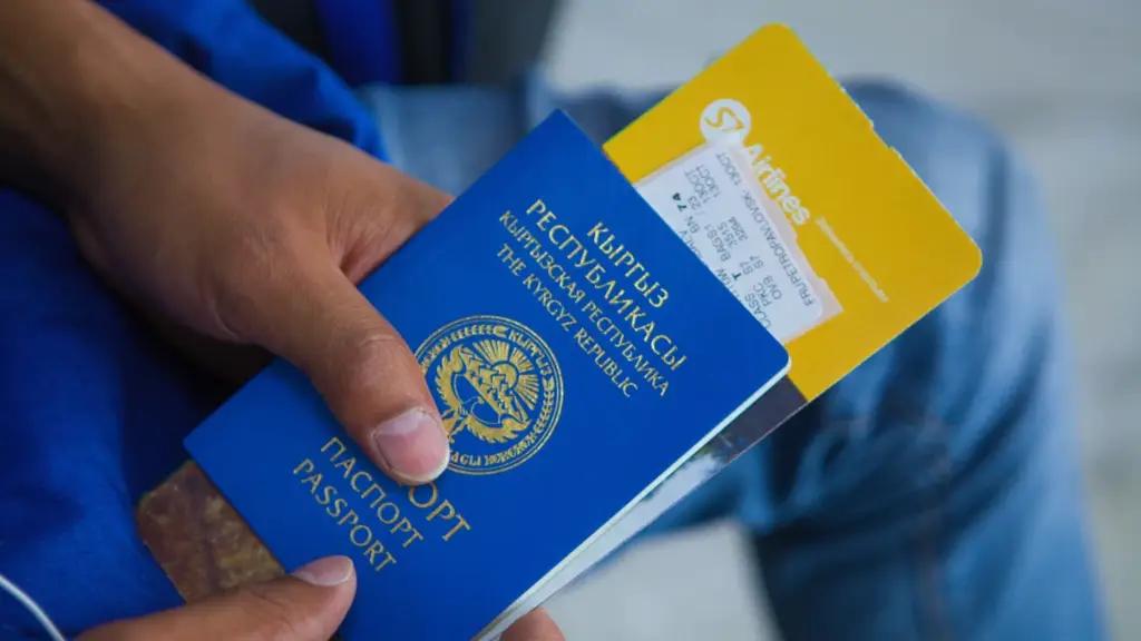 Официально на заработках за рубежом находятся более 800 тысяч кыргызстанцев