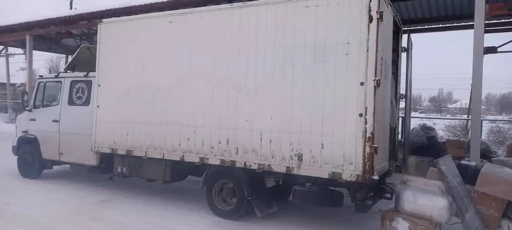 В КР незаконно хотели ввезти телефоны и газовые баллоны для машин