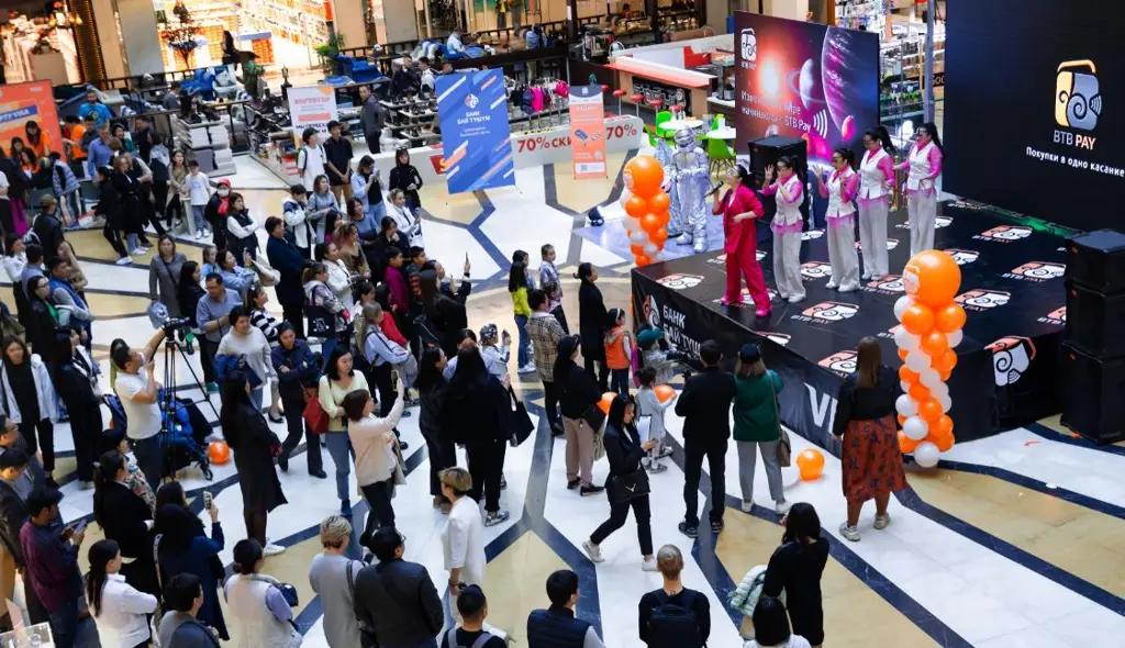 Банк «Бай-Тушум» при поддержке Visa представили потребителям возможность оплаты покупок с помощью смартфона