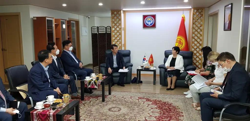 Посол КР в Корее: Многие бизнесмены не осведомлены о трудовом потенциале КР