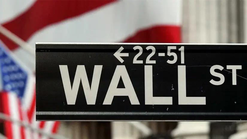 Уолл-стрит снизилась из-за усиления торгового противостояния между США и Китаем