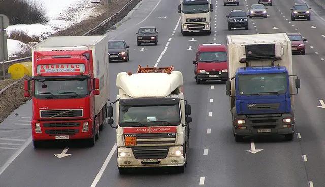 Казахстанские дальнобойщики терпят убытки на дорогах России