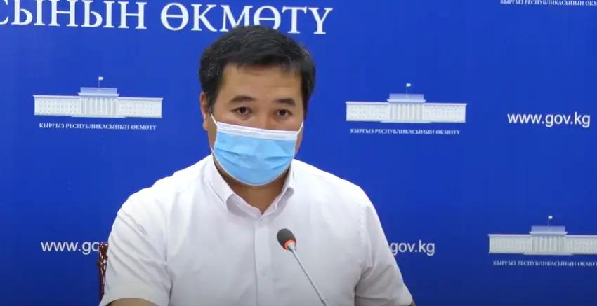 Двум семьям погибших медиков выплатили компенсации по 1 млн сомов