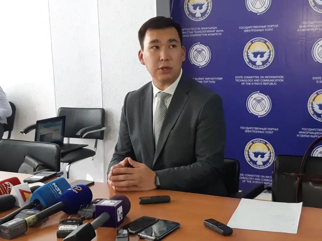 Электронные госуслуги требуют безналичные платежи - Шатемиров