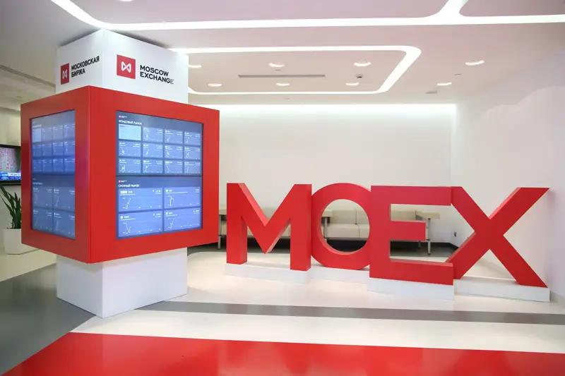 На торгах на Мосбирже сом подешевел к рублю на 2.5%