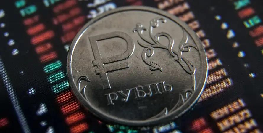 Рубль упал на 6.24% по отношению к сому. Максимальное снижение за последние четыре года