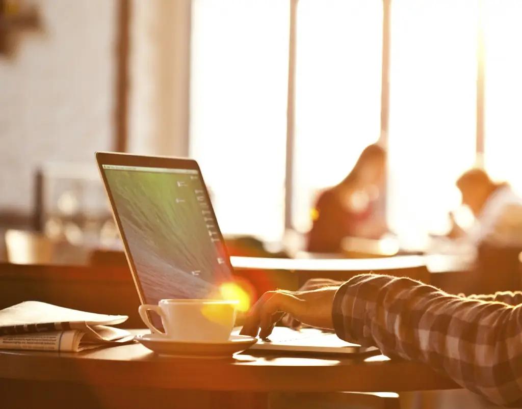 За год информационные услуги обошлись казахстанцам в 125 млрд тенге