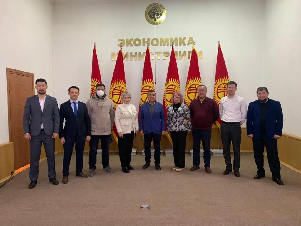 Бизнес-сообщество КР призвало партии и молодежь вернуться в правовое поле