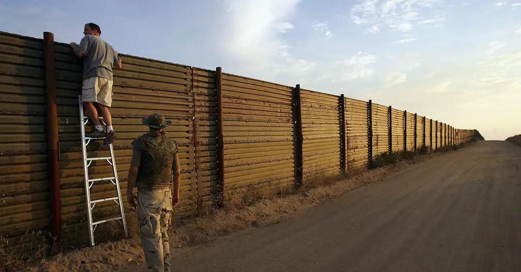 Трамп хочет потратить $4.1 млрд на строительство стены на границе с Мексикой