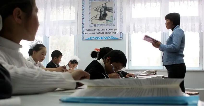 Расходы бюджета на зарплату учителям выросли на 2.4%