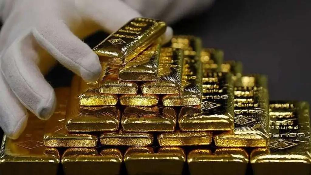 За новогодние праздники в Кыргызстане золото подешевело на 0.7%