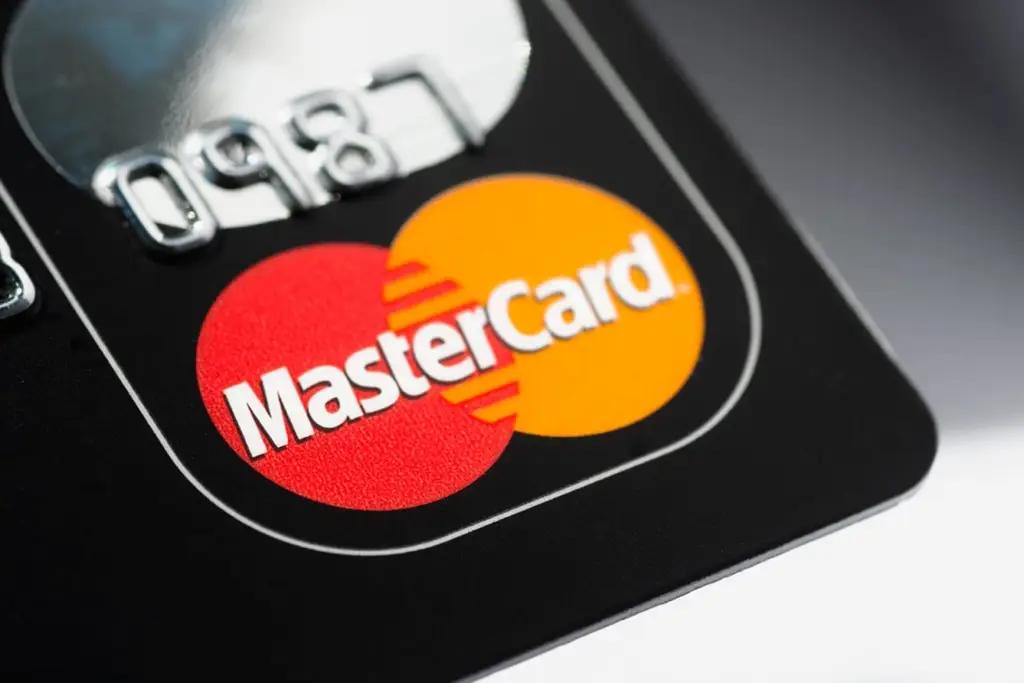 MasterCard уверенно «отъедает» рынок у Visa