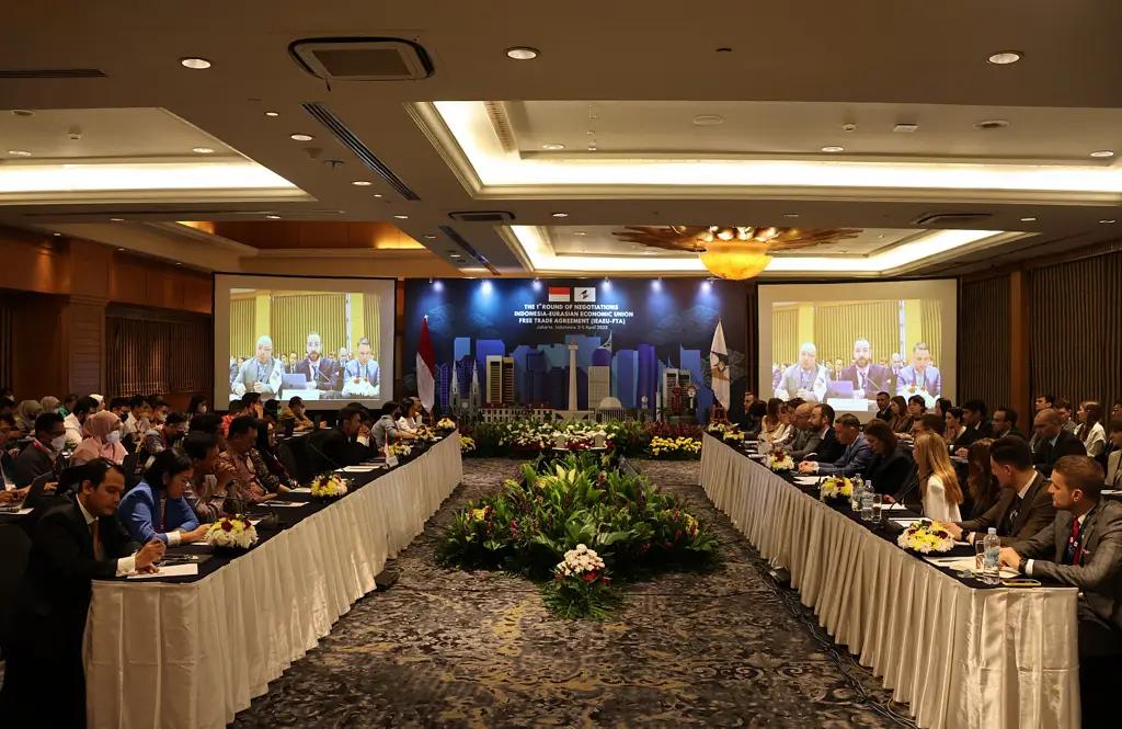 Прошли переговоры о свободной торговле между ЕАЭС и Индонезией