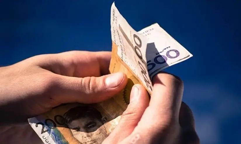 Сом ослаб к евро и рублю. Курсы валют НБ КР
