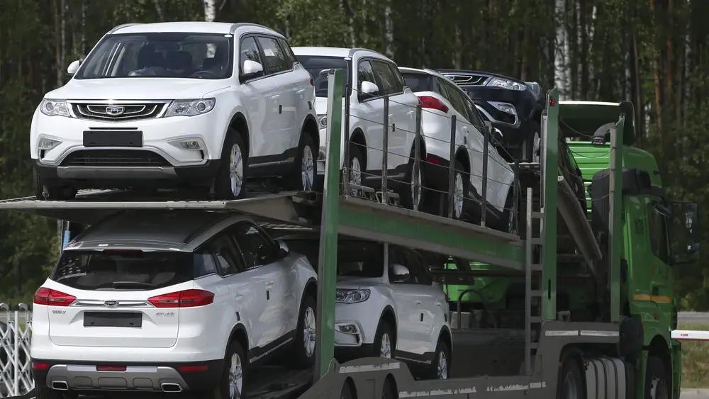 Таможенные сборы с иностранных автоперевозчиков упали на 77%