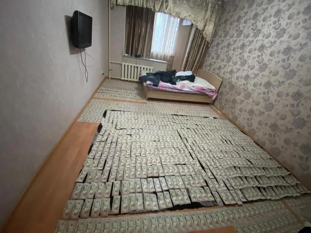 В Кыргызстане сбывали поддельные доллары из стран Ближнего Востока