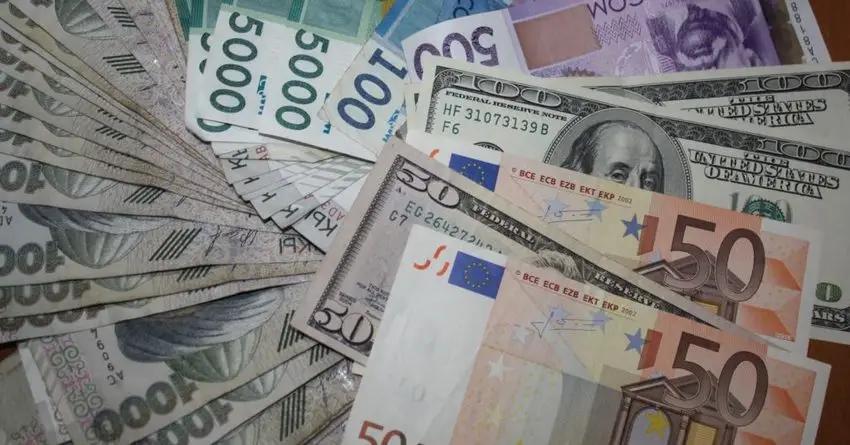 Сом укрепился по отношению ко всем основным валютам