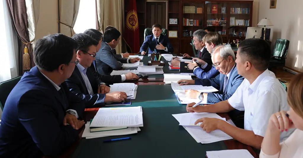 Исаков попросил заняться завершением работы по оптимизации госпредприятий