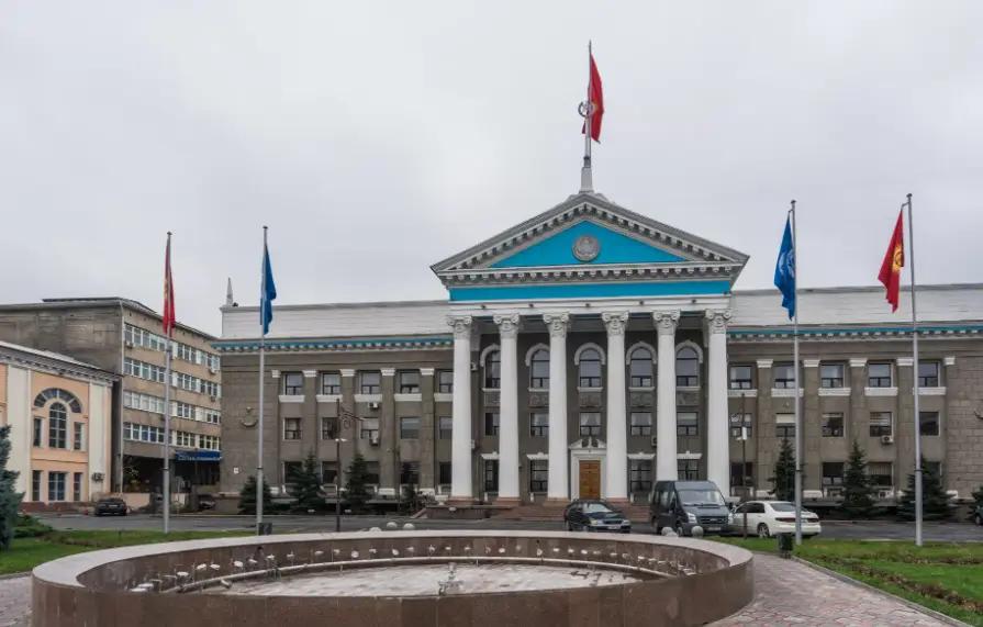 Выплата зарплаты учителям из бюджета Бишкека мешает развитию столицы