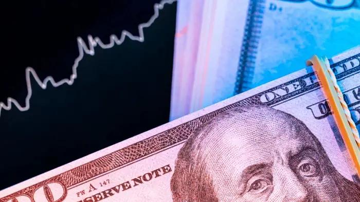 Межбанковские торги открылись снижением курса доллара до 79.5 сома